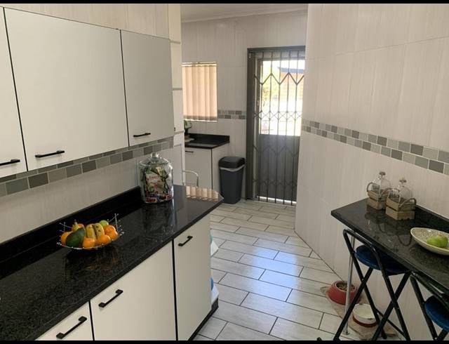 4 BEDROOM HOUSE FOR SALE IN FREEWAY PARK